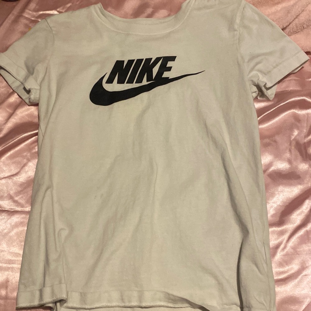 White Nike women’s t-shirt